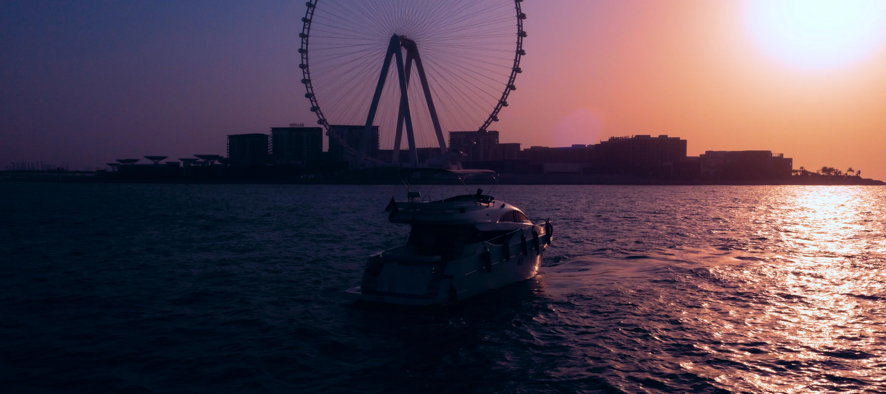 Sunset & Dinner Cruise on a Yacht in Dubai service