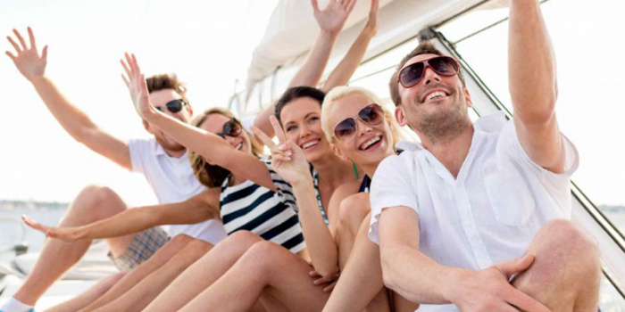 Advantages of Renting a Yacht in Dubai for a Birthday Party