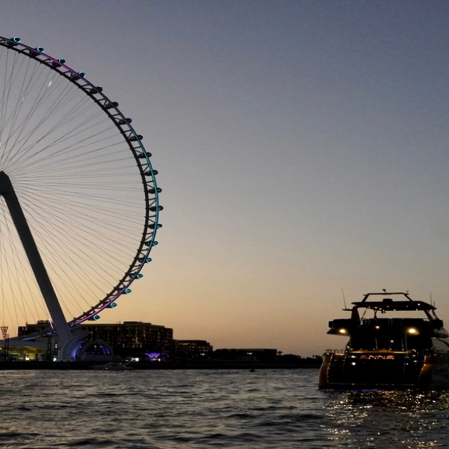 Feel the Sunset & Dinner Cruise on a Yacht in Dubai