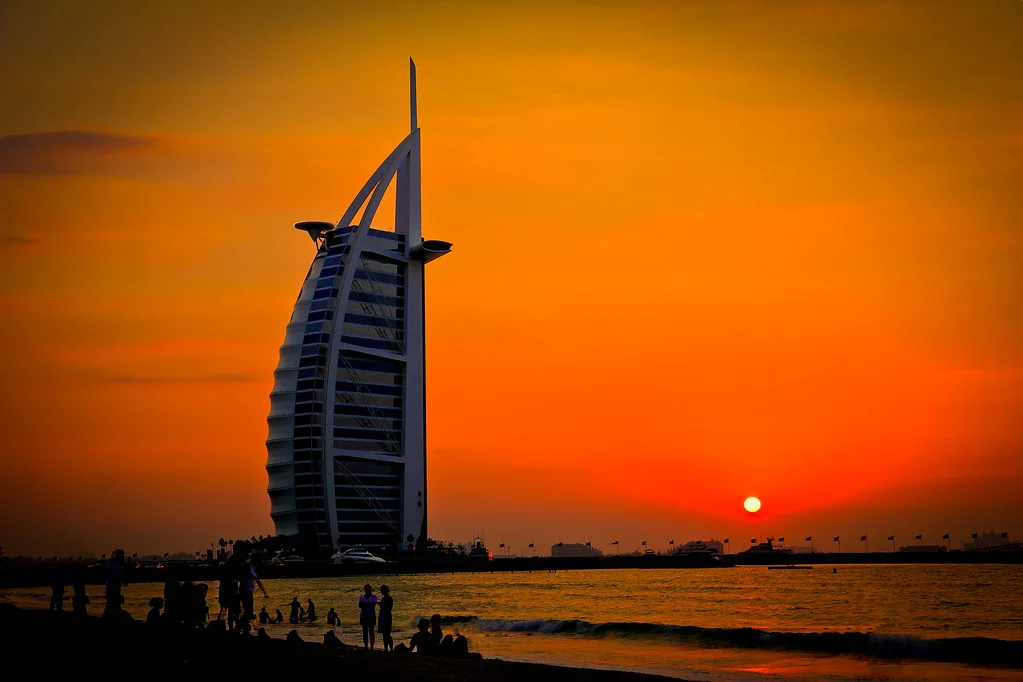 Best Sunset Views in Dubai – Beaches, Rooftops & Yacht Cruises